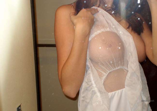 Explicit Selfie Photo: Amateur Russian Girl's Personal Nude Selfie.