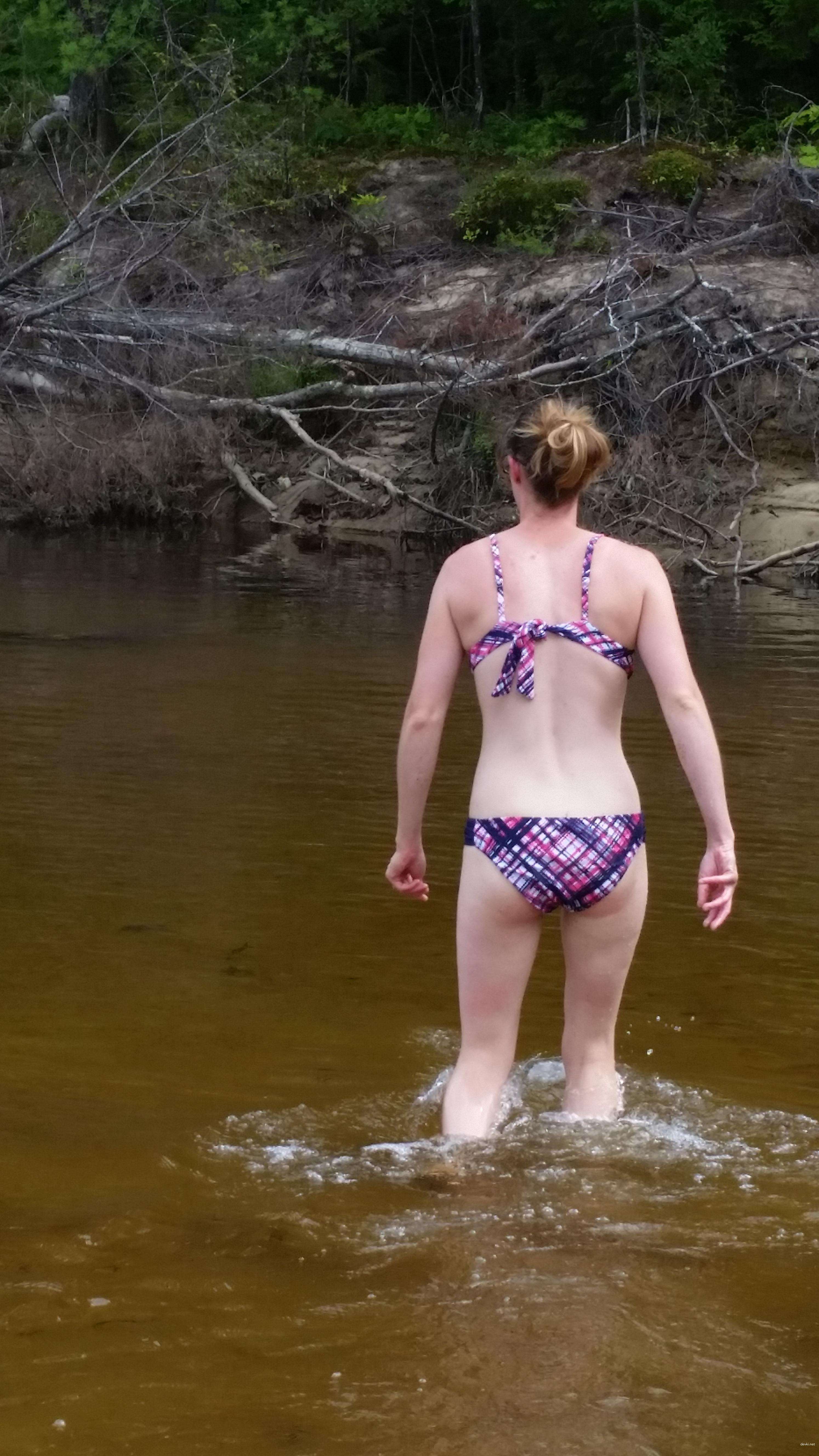 Hot Brunette in Glasses Amateur Porn Pics - Explicit XXX Photos