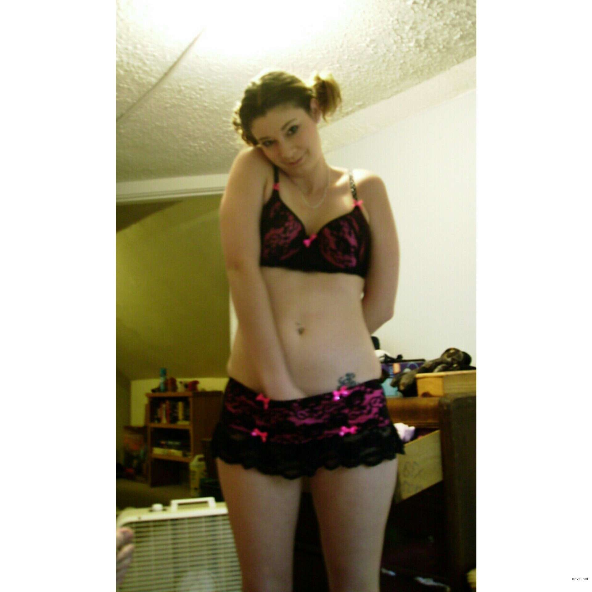 Hot Brunette in Glasses Amateur Porn Pics - Explicit XXX Photos