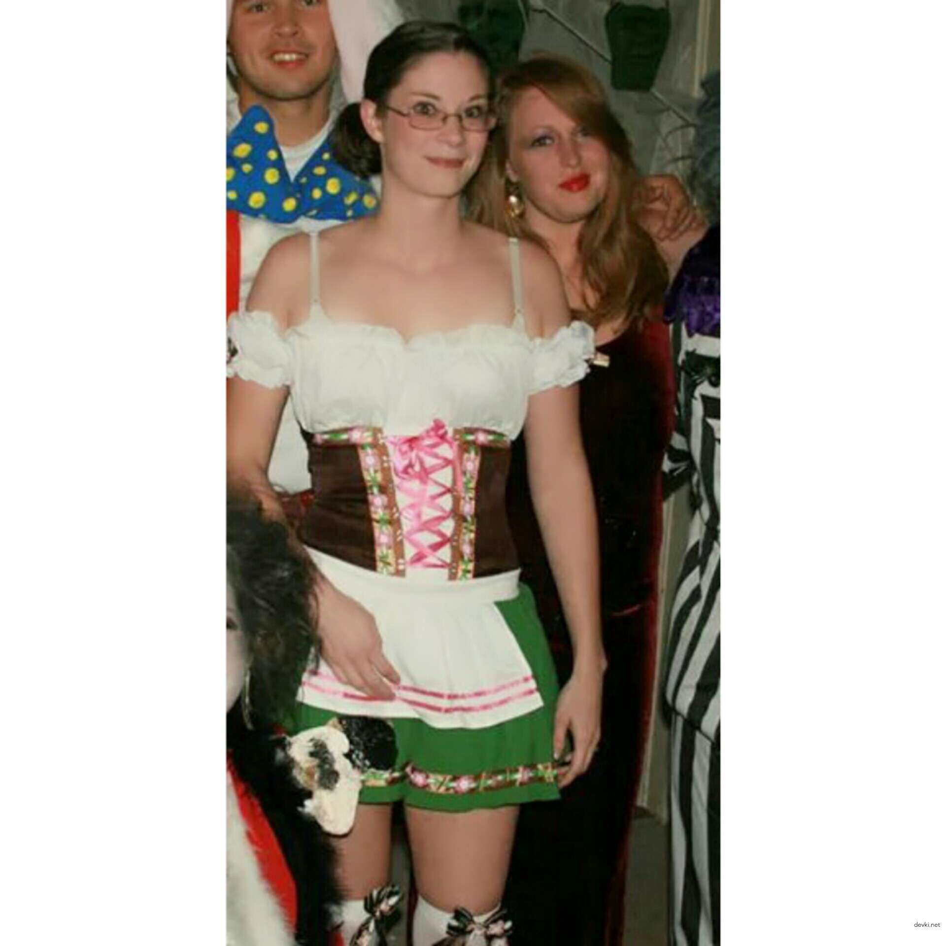 Hot Brunette in Glasses Amateur Porn Pics - Explicit XXX Photos