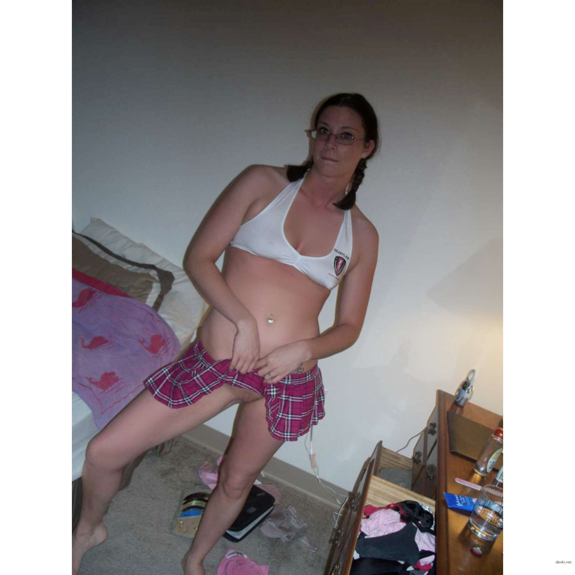 Hot Brunette in Glasses Amateur Porn Pics - Explicit XXX Photos