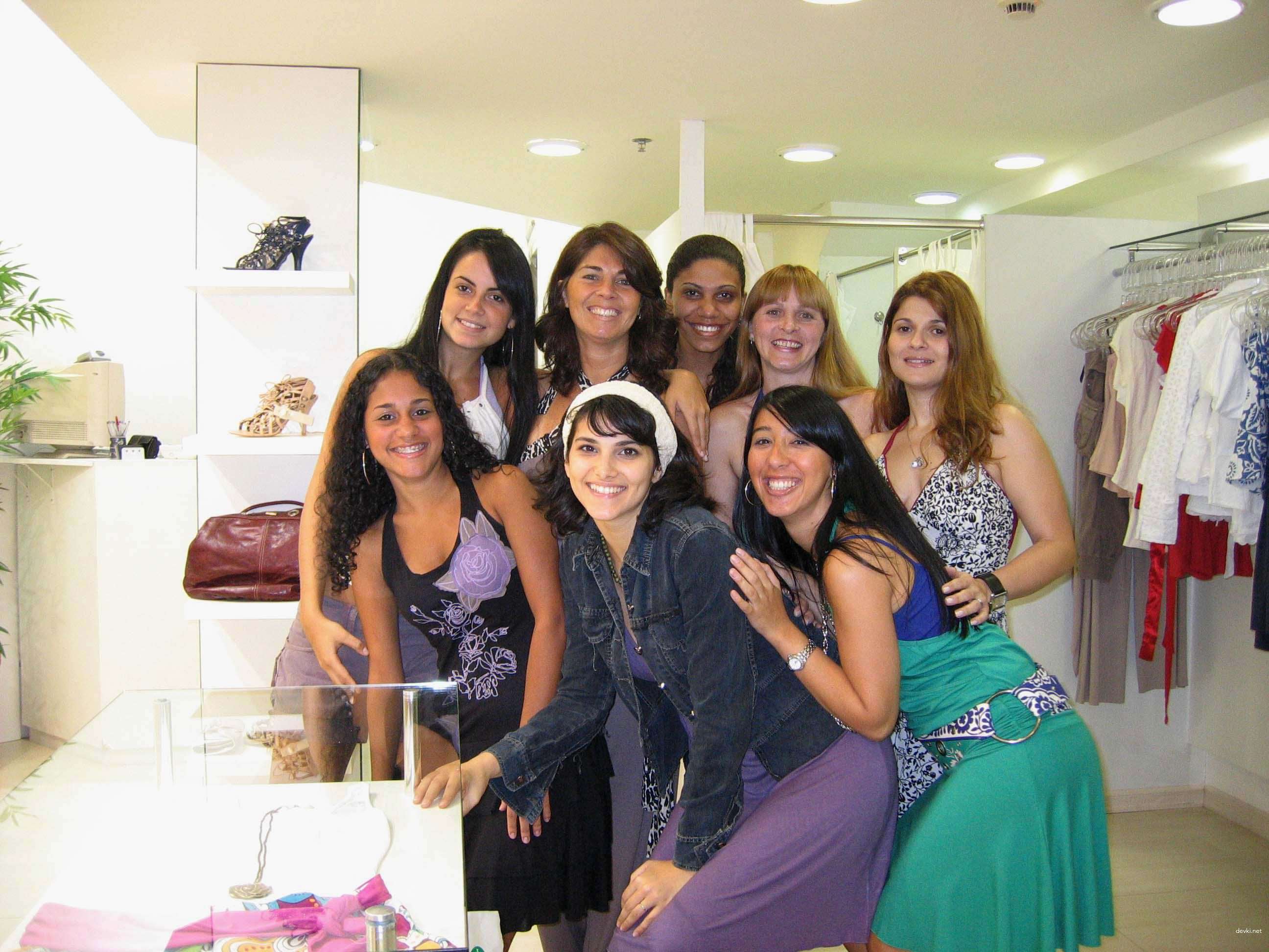 Stunning Brunette with Perfect Body in Amateur Porn Photo Shoot