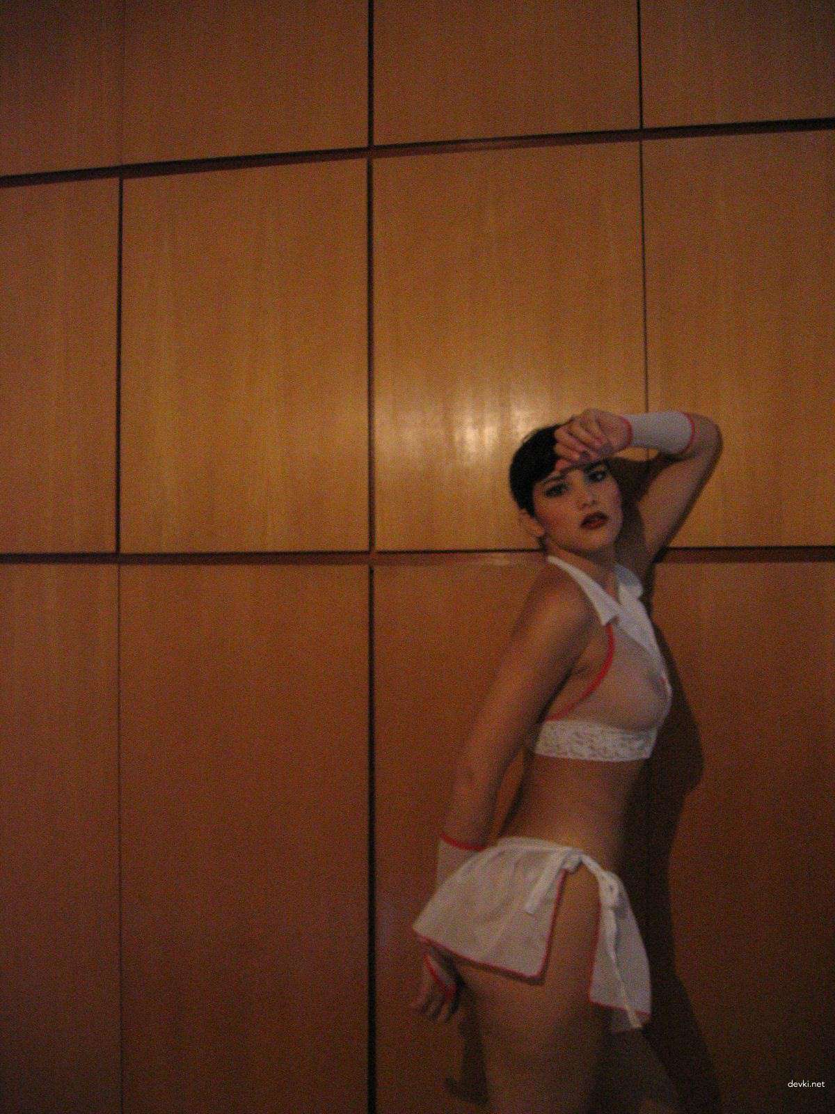 Stunning Brunette with Perfect Body in Amateur Porn Photo Shoot