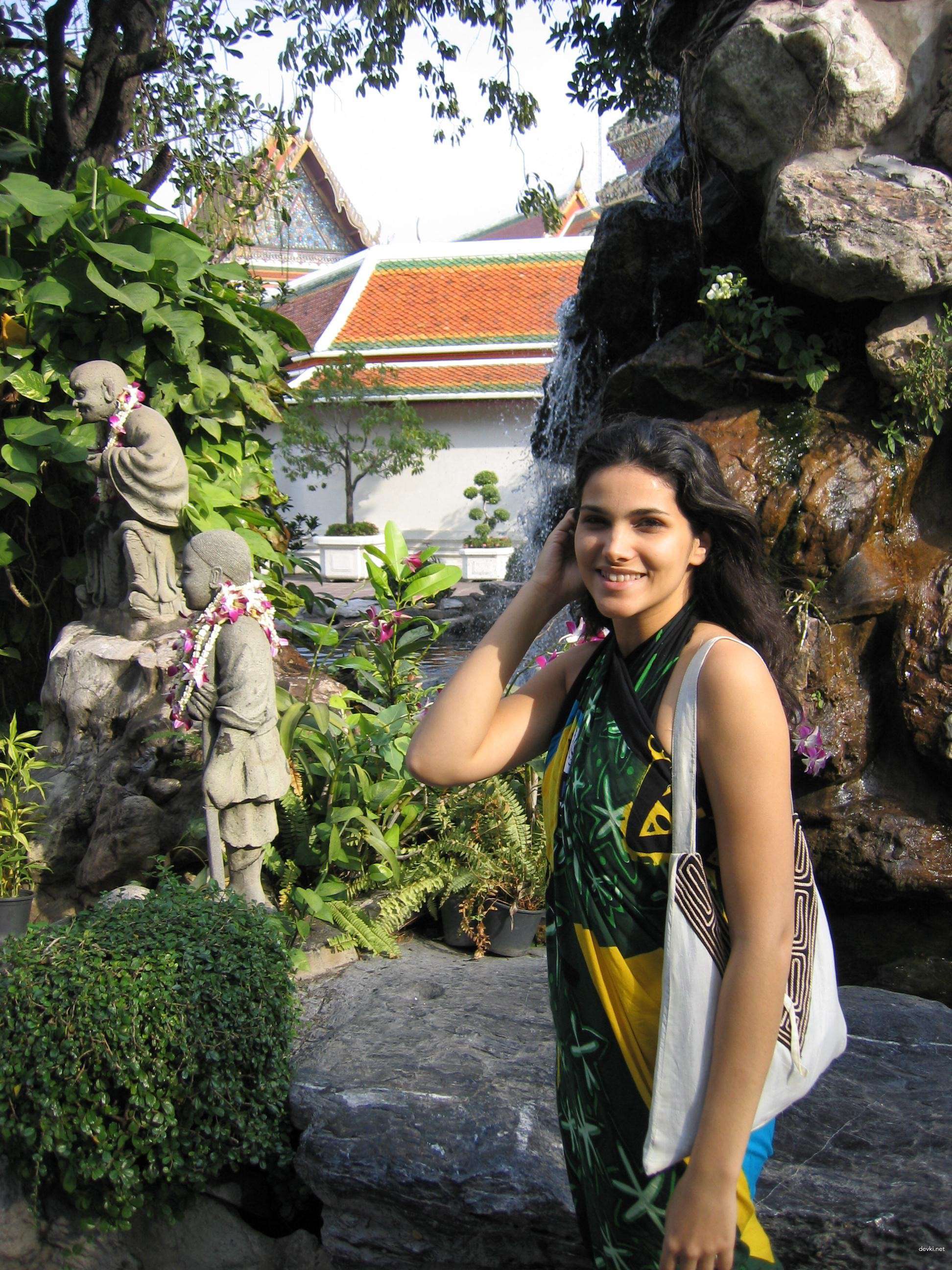 Stunning Brunette with Perfect Body in Amateur Porn Photo Shoot