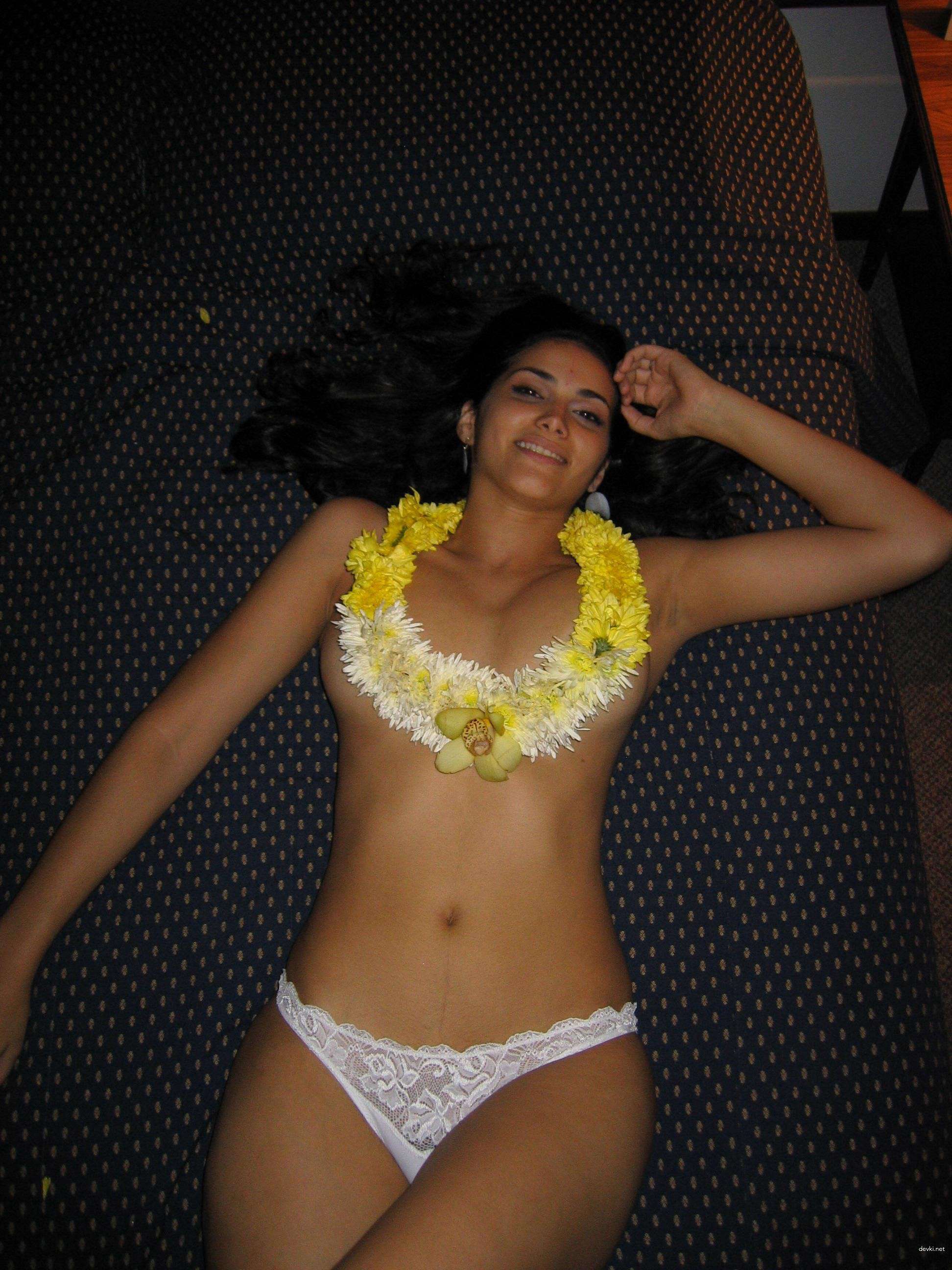 Stunning Brunette with Perfect Body in Amateur Porn Photo Shoot