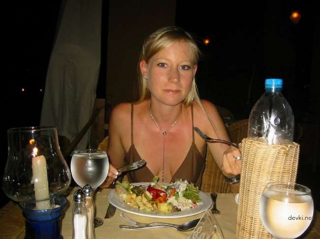 Explicit Amateur Vacation Photo of Girlfriends: Hot Beach Babes in Bikinis!
