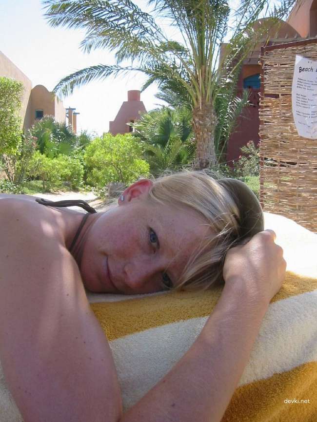 Explicit Amateur Vacation Photo of Girlfriends: Hot Beach Babes in Bikinis!