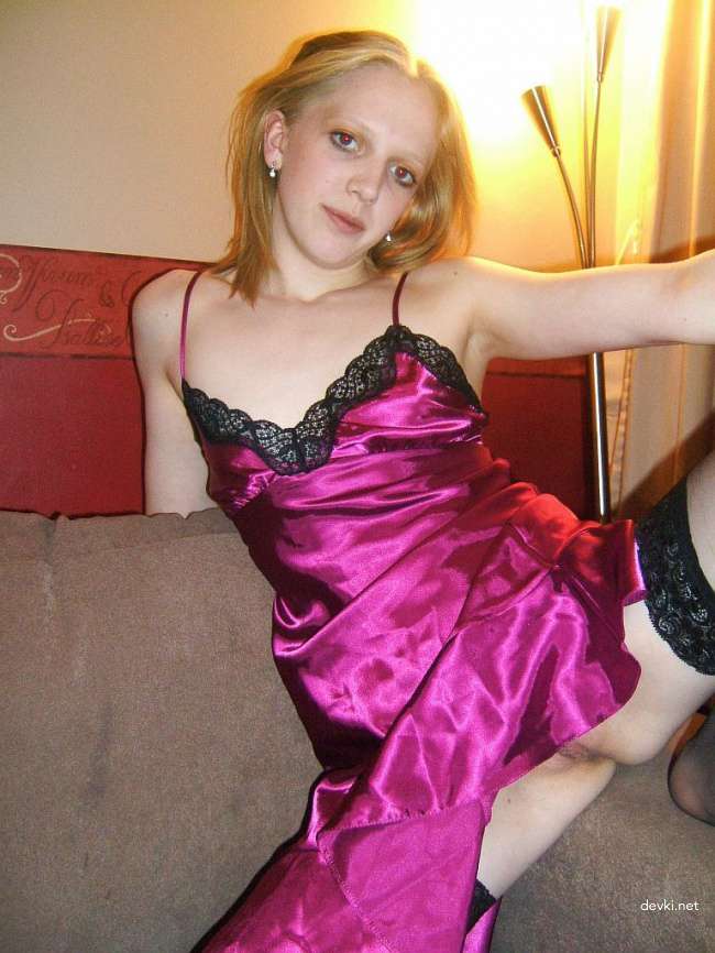 Tiny Tits Slut in Amateur Porn Photo Shoot