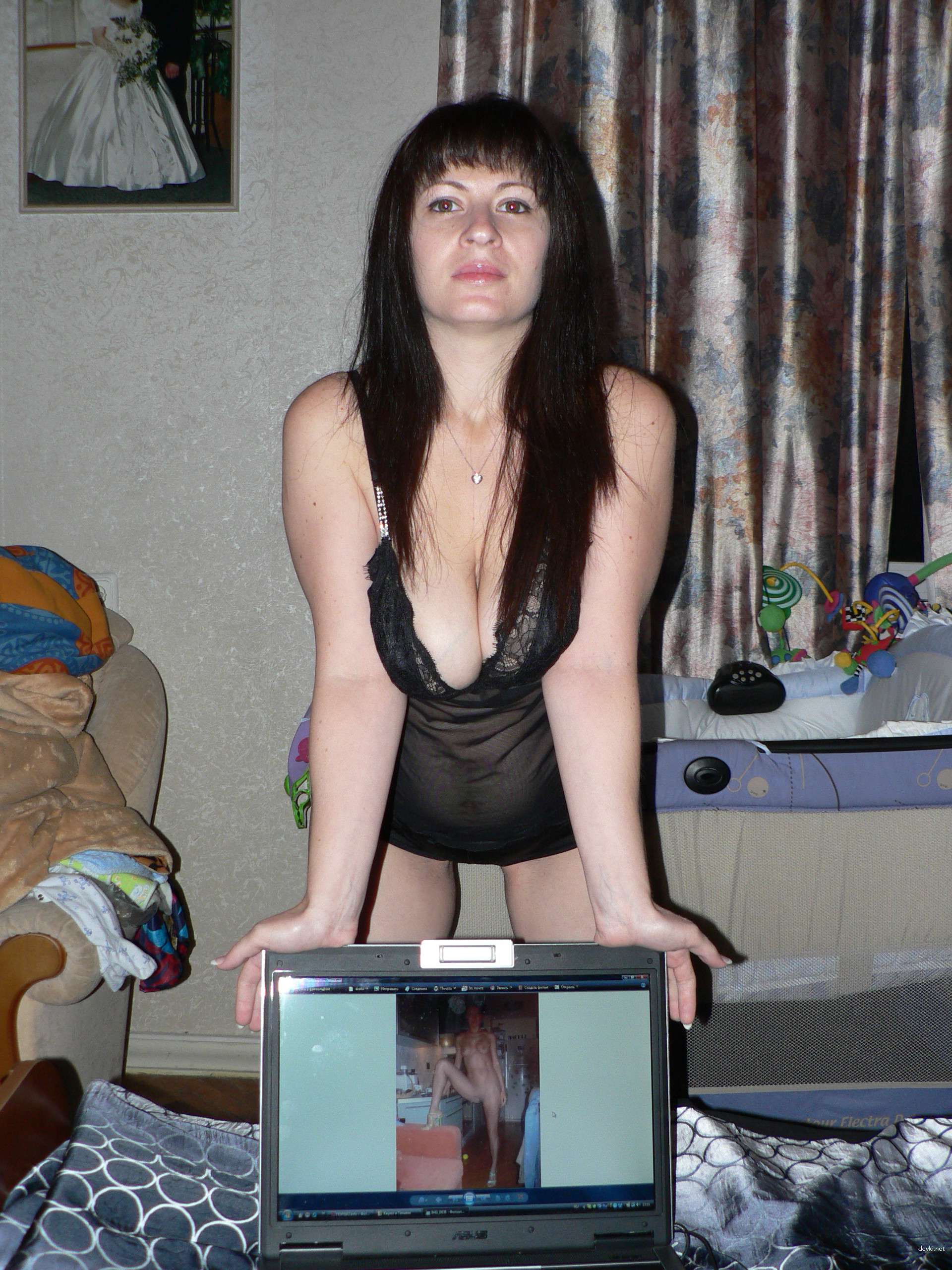 Slender Woman with Beautiful Legs in Amateur Porn Photo Shoot