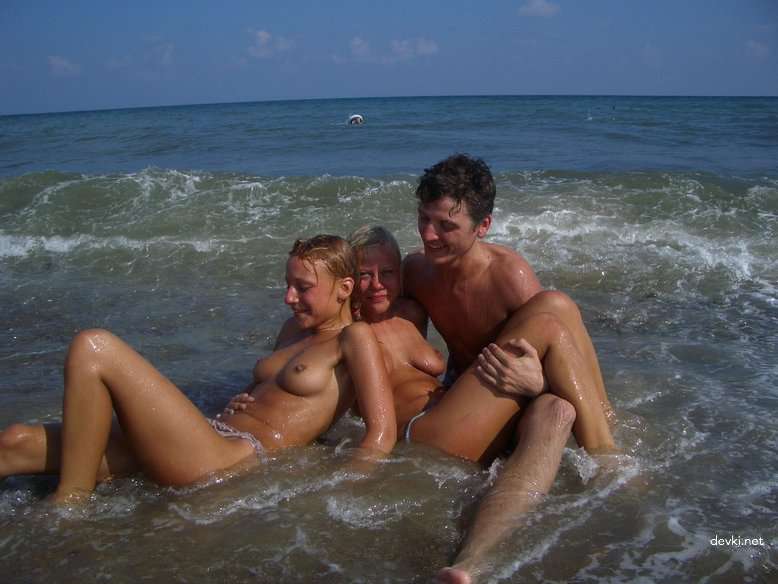 Beach Babes Collection: Hot Amateur Girls Exposed