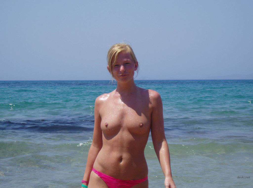 Beach Babes Collection: Hot Amateur Girls Exposed