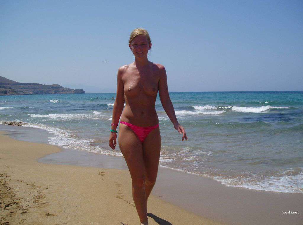 Beach Babes Collection: Hot Amateur Girls Exposed