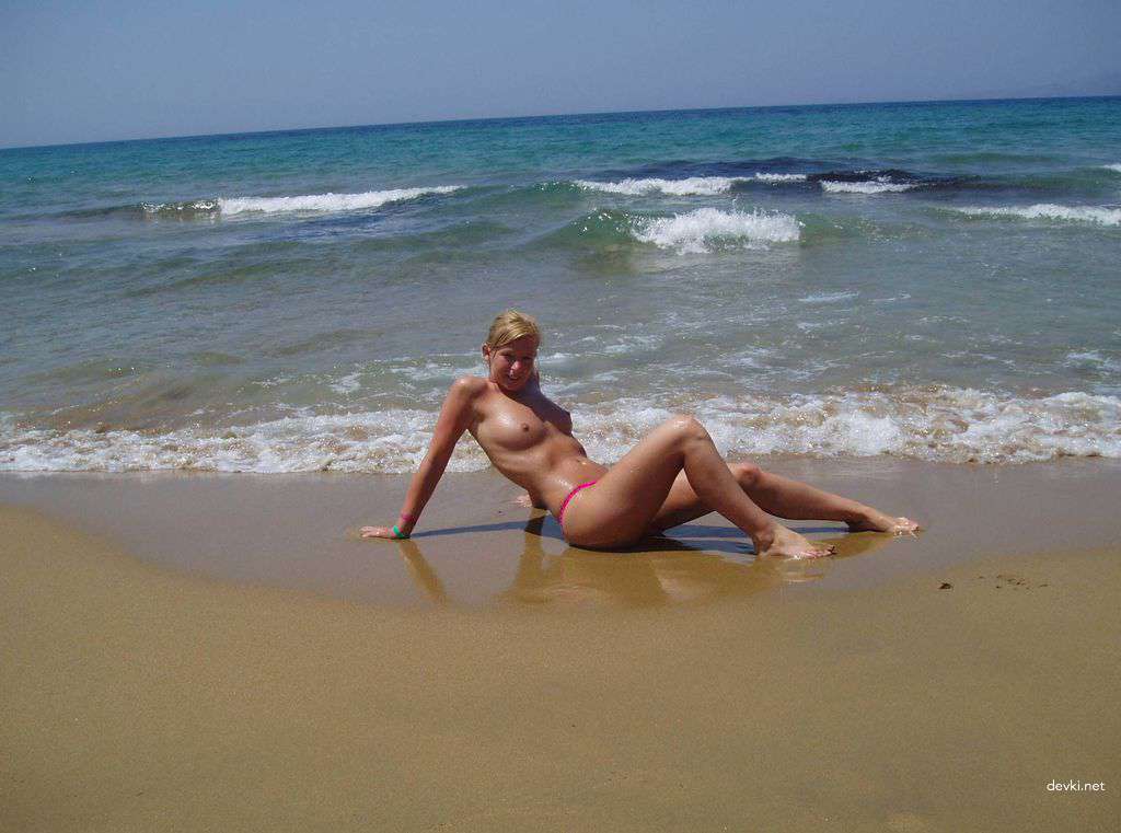 Beach Babes Collection: Hot Amateur Girls Exposed