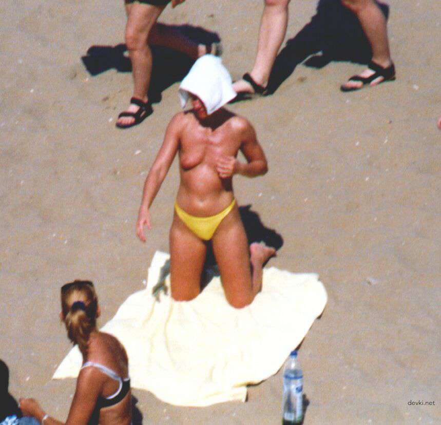 Beach Babes Collection: Hot Amateur Girls Exposed