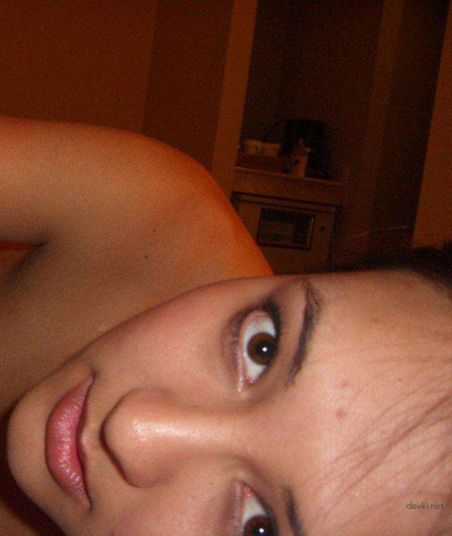Sensual Amateur Erotica from Cute Girl: Explicit and Provocative Photos