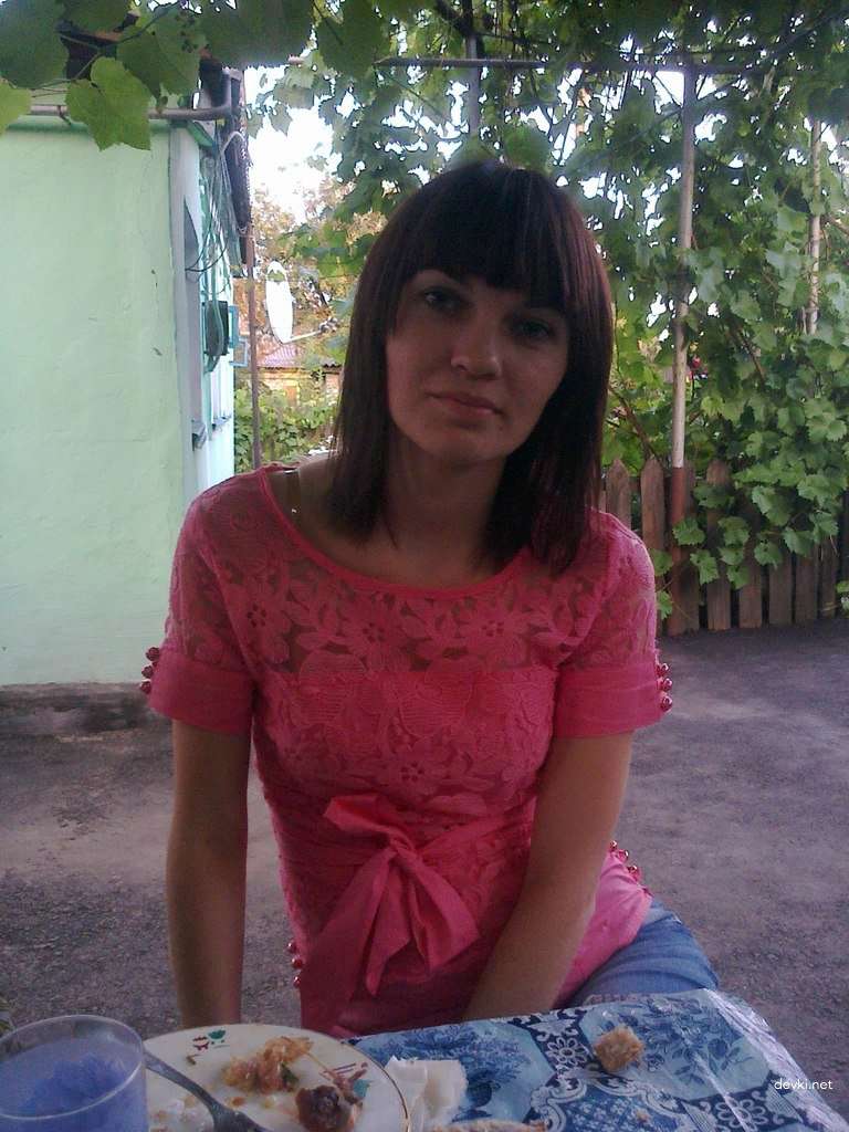 Amateur Husband Fingering Wife's Pussy - Explicit Homemade Porn