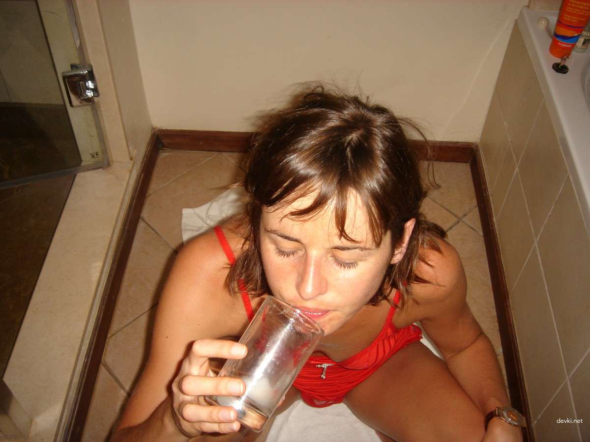 Sultry Brunette Amateur Porn Pics: Wild and Explicit!