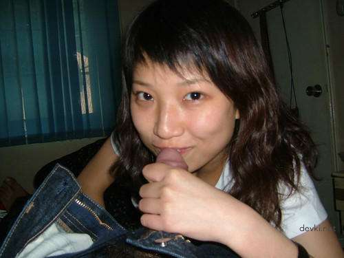 Hot Asian Babes Deepthroat in Amateur Porn Pics