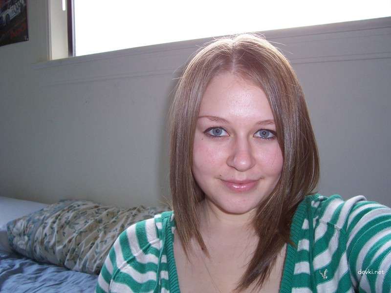 Explicit Amateur Porn: Nude Blondes and Brunettes in Hardcore Action