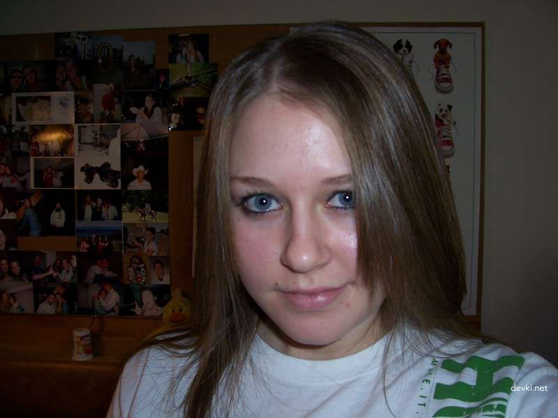 Explicit Amateur Porn: Nude Blondes and Brunettes in Hardcore Action