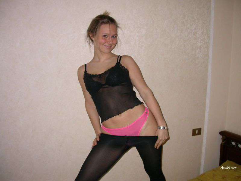 Explicit Amateur Porn: Nude Blondes and Brunettes in Hardcore Action