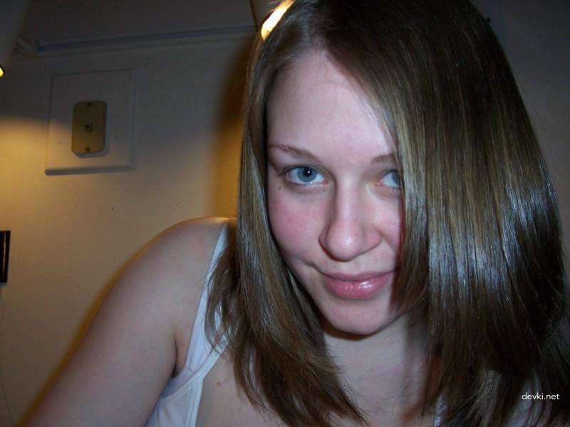 Explicit Amateur Porn: Nude Blondes and Brunettes in Hardcore Action