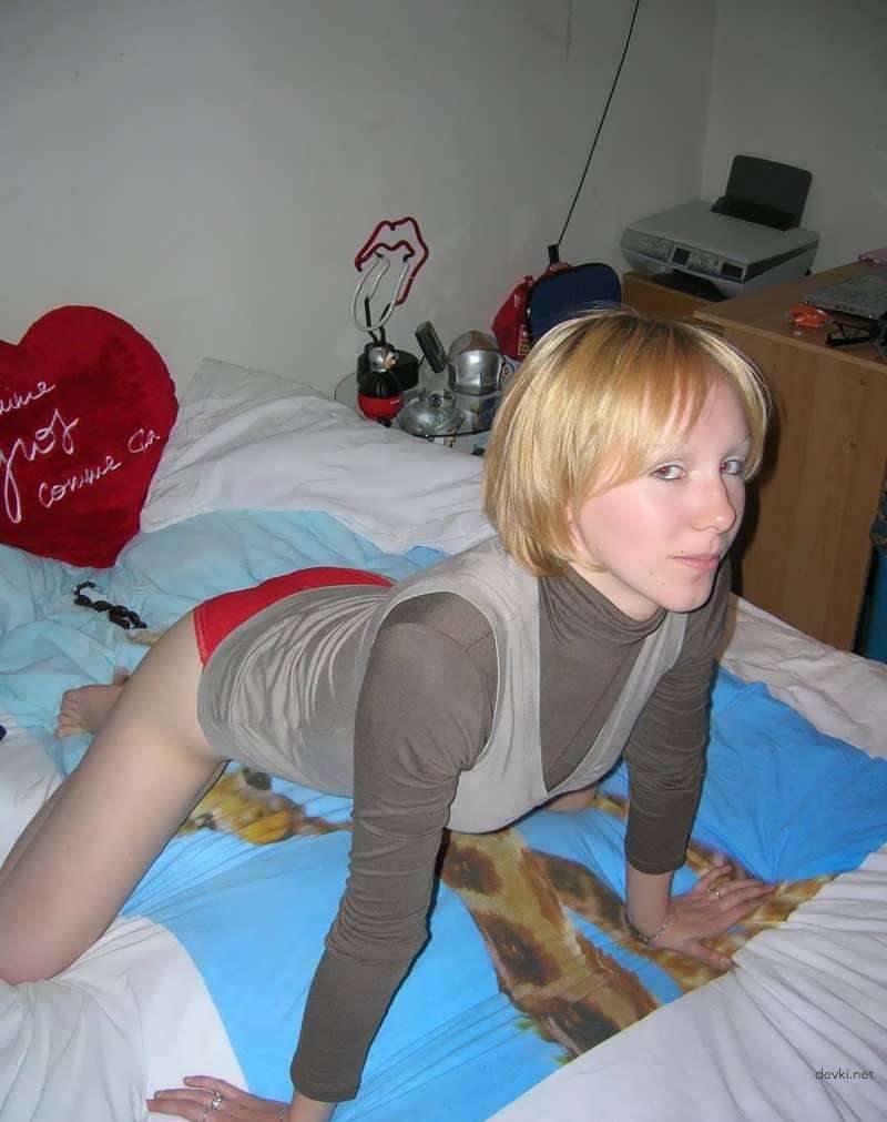 Blonde strips, plays with vibrator - Amateur porn photo shoot