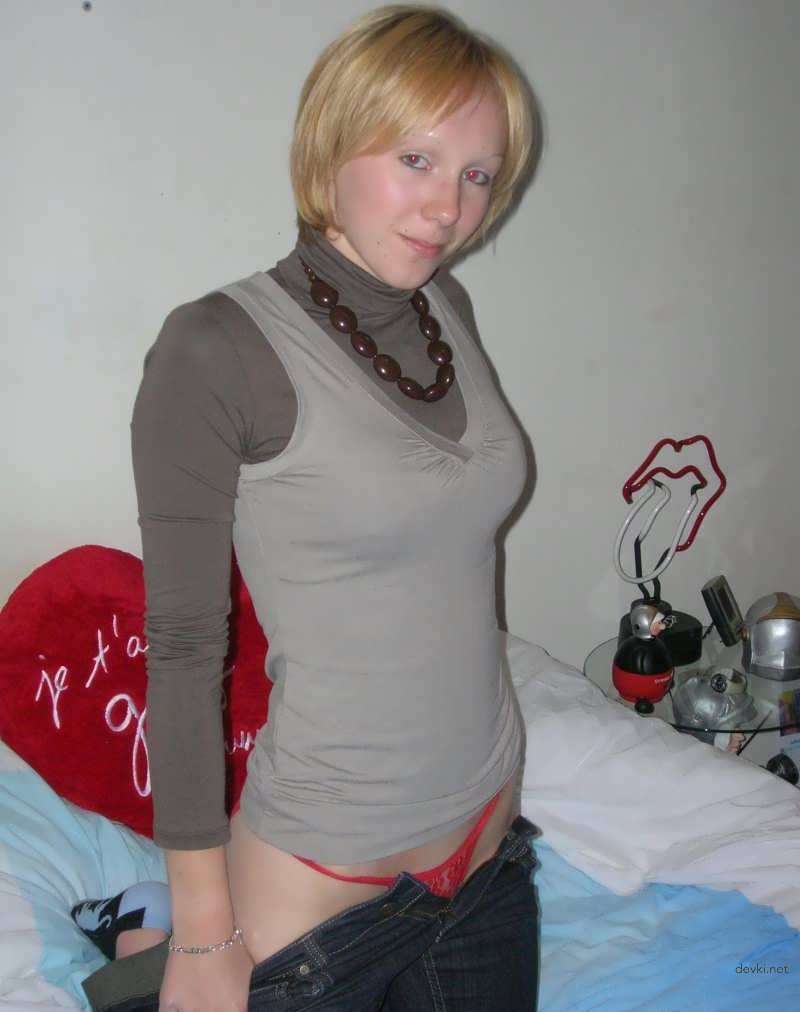 Blonde strips, plays with vibrator - Amateur porn photo shoot