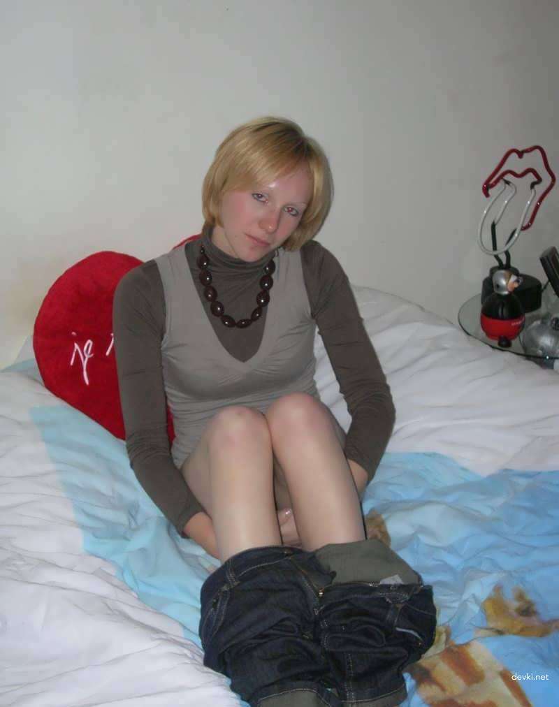 Blonde strips, plays with vibrator - Amateur porn photo shoot