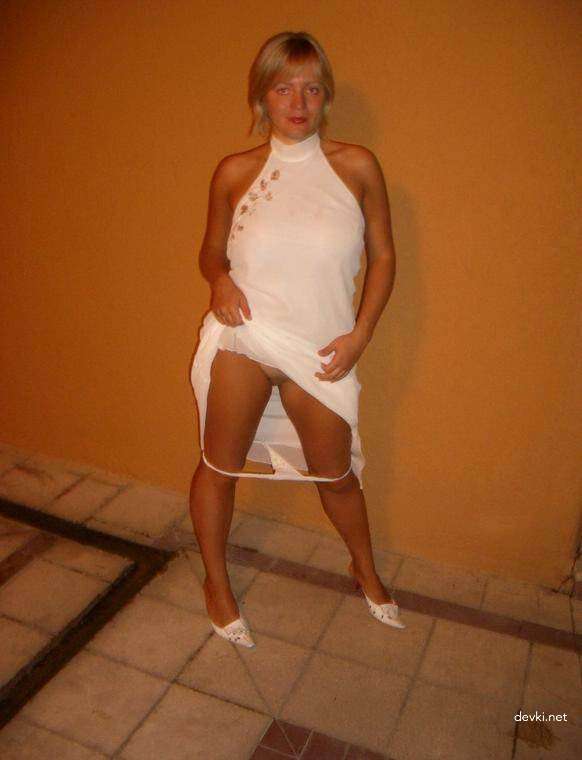 Mature MILF Deepthroats Cock in Amateur Porn Photo