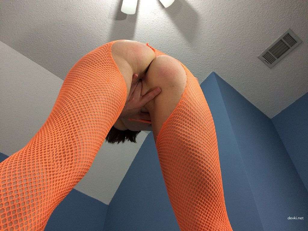 Hot Young Girlfriend's Homemade Porn Pics - Explicit Amateur Photos