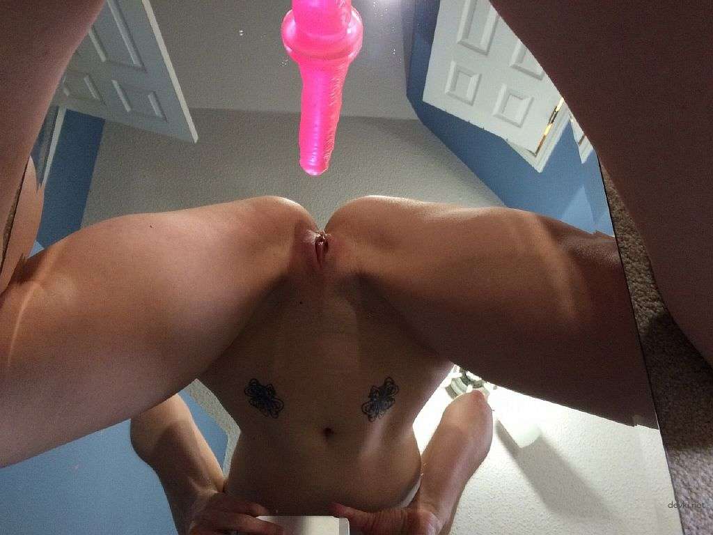 Hot Young Girlfriend's Homemade Porn Pics - Explicit Amateur Photos