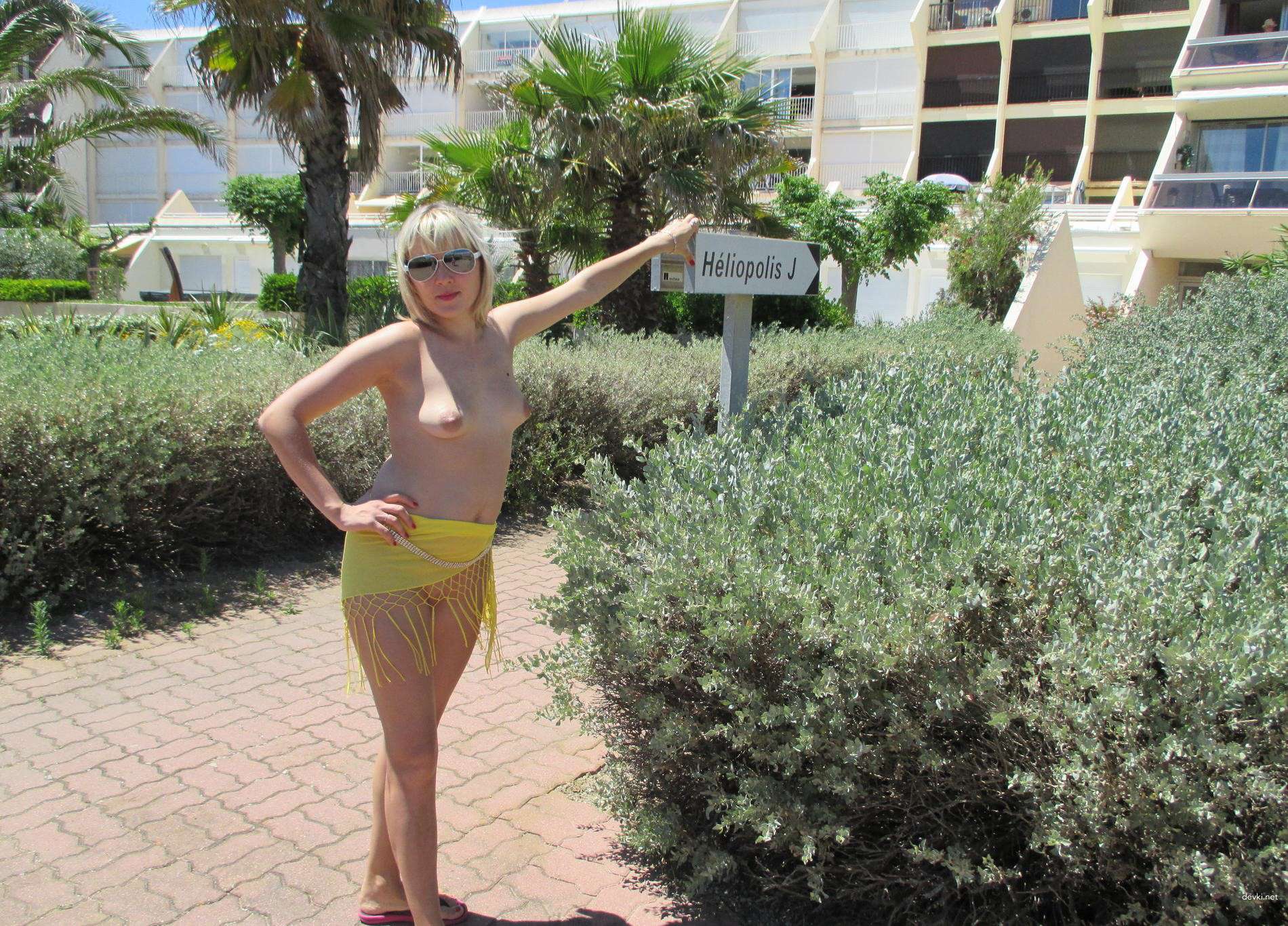 Amateur Babe Exposing Pussy and Ass - Explicit Homemade Porn