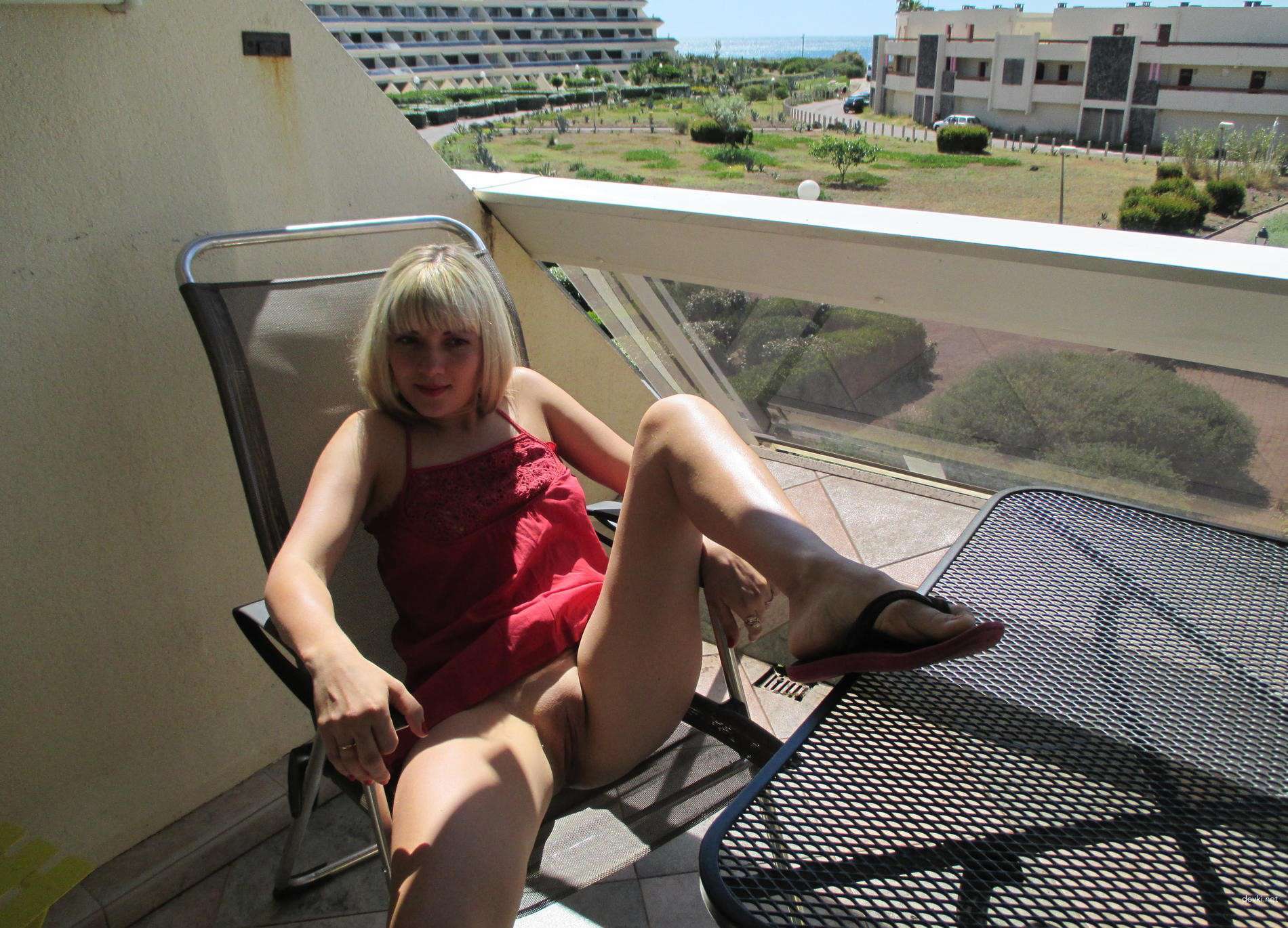 Amateur Babe Exposing Pussy and Ass - Explicit Homemade Porn