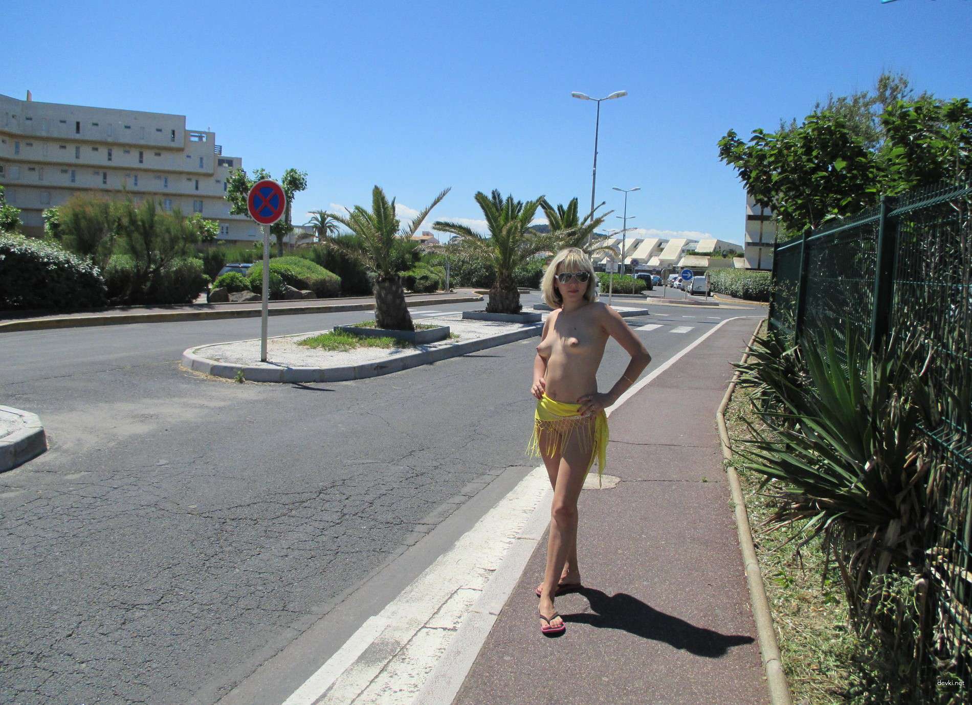 Amateur Babe Exposing Pussy and Ass - Explicit Homemade Porn