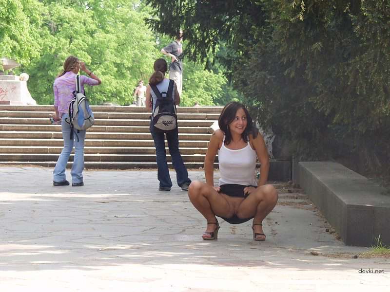 Amateur Exhibitionist Shows Off Pussy in Public