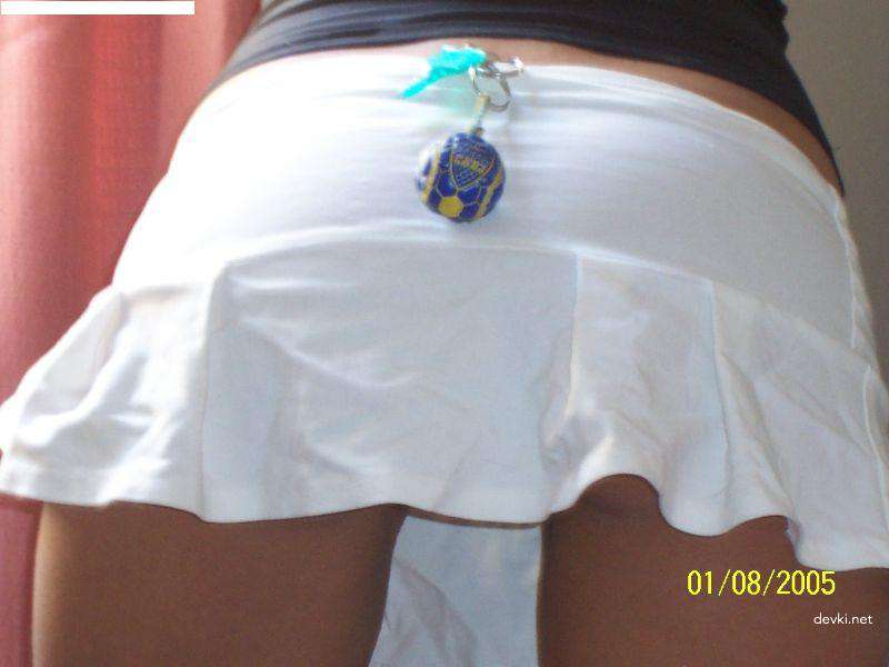 Hot Brunette with Firm Booty Naked in Amateur Porn Pics