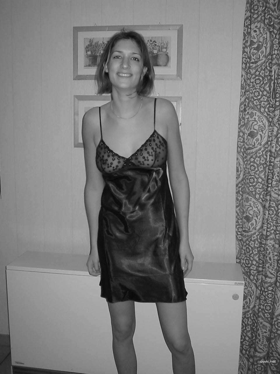 Skinny girl's amateur sex tape: Explicit homemade porn photo shoot