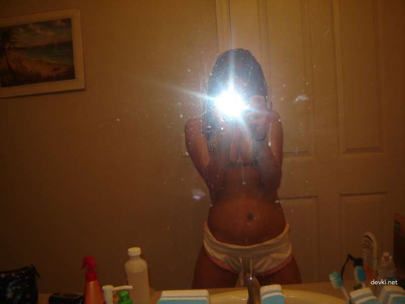 Sensual Brunette's Steamy Erotic Amateur Photos - Explicit Seduction