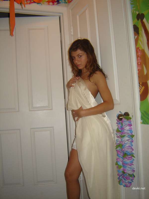 Sensual Brunette's Steamy Erotic Amateur Photos - Explicit Seduction