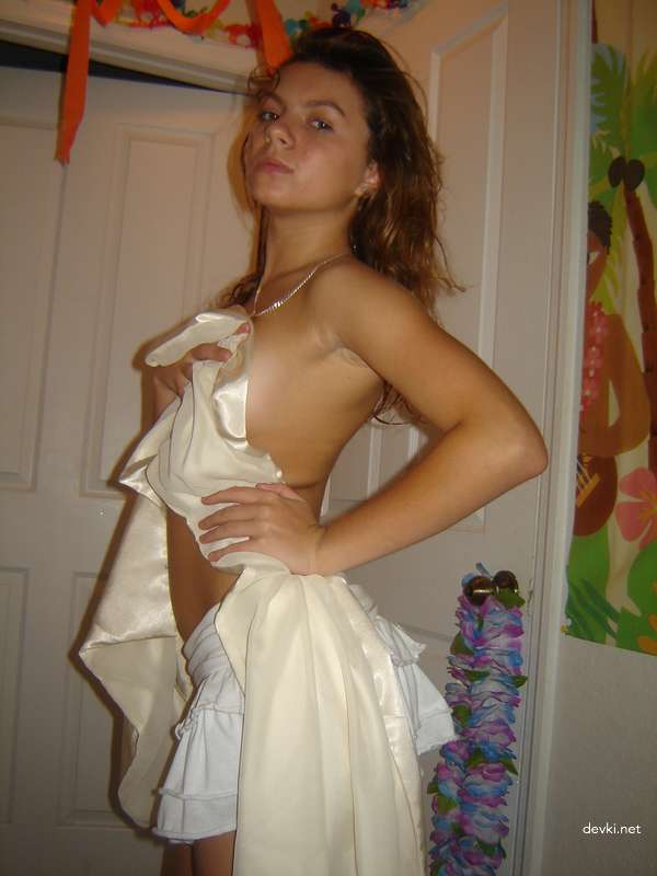 Sensual Brunette's Steamy Erotic Amateur Photos - Explicit Seduction