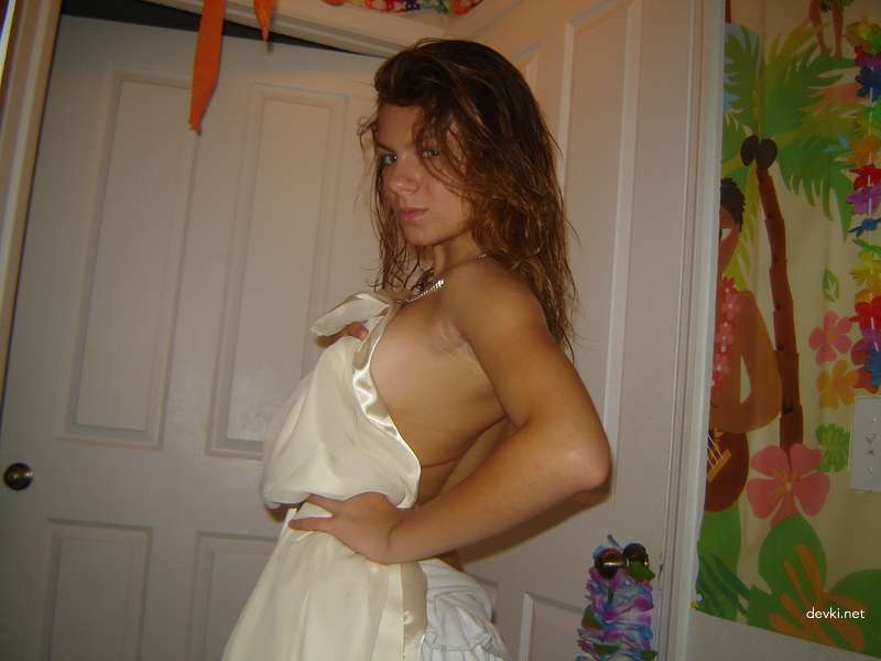 Sensual Brunette's Steamy Erotic Amateur Photos - Explicit Seduction