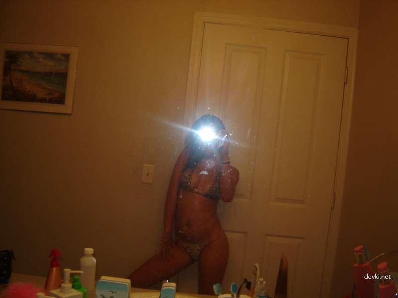 Sensual Brunette's Steamy Erotic Amateur Photos - Explicit Seduction