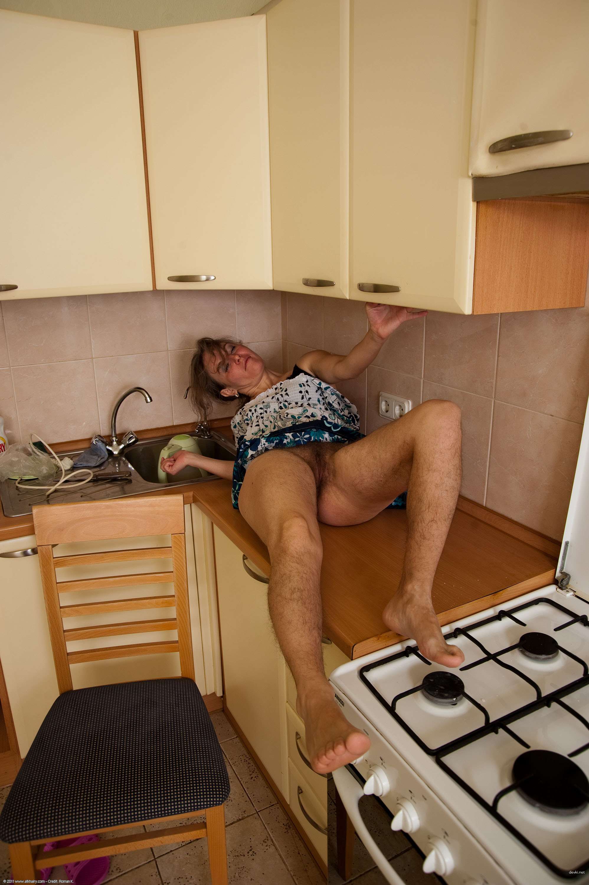 Mature Woman Amateur Strip Tease - Explicit Homemade Photo Shoot