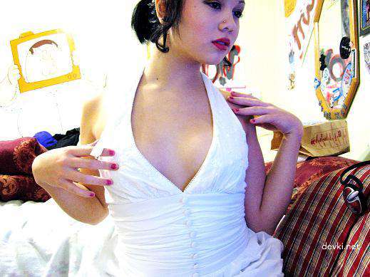 Amateur Teen Poses and Gives Blowjob - Explicit Homemade Porn