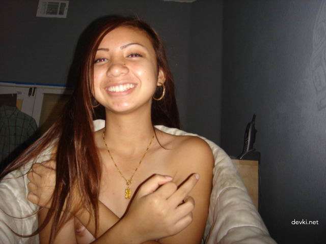 Hot Asian Babe Gives Blowjob in Amateur Porn Pic