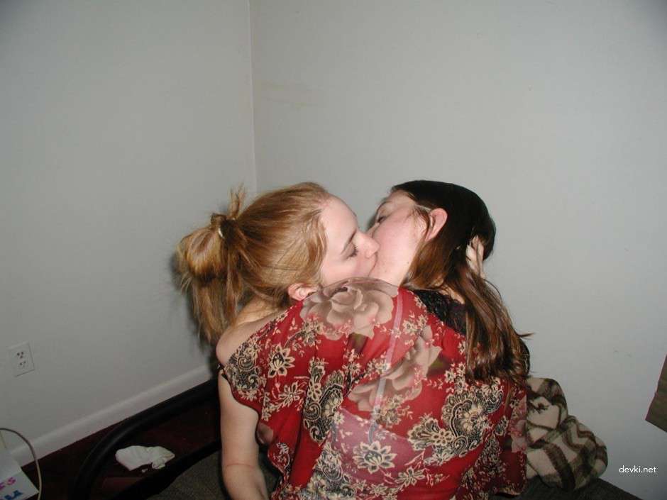 Hot Amateur Lesbian Friends Kissing on Bed - XXX Explicit Photo