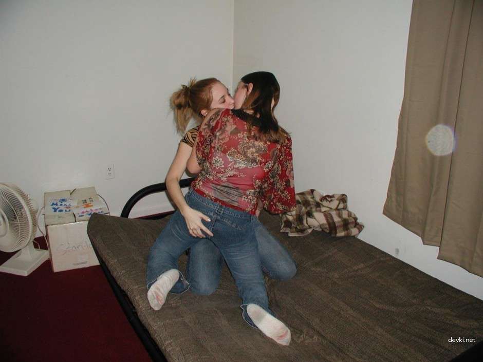 Hot Amateur Lesbian Friends Kissing on Bed - XXX Explicit Photo