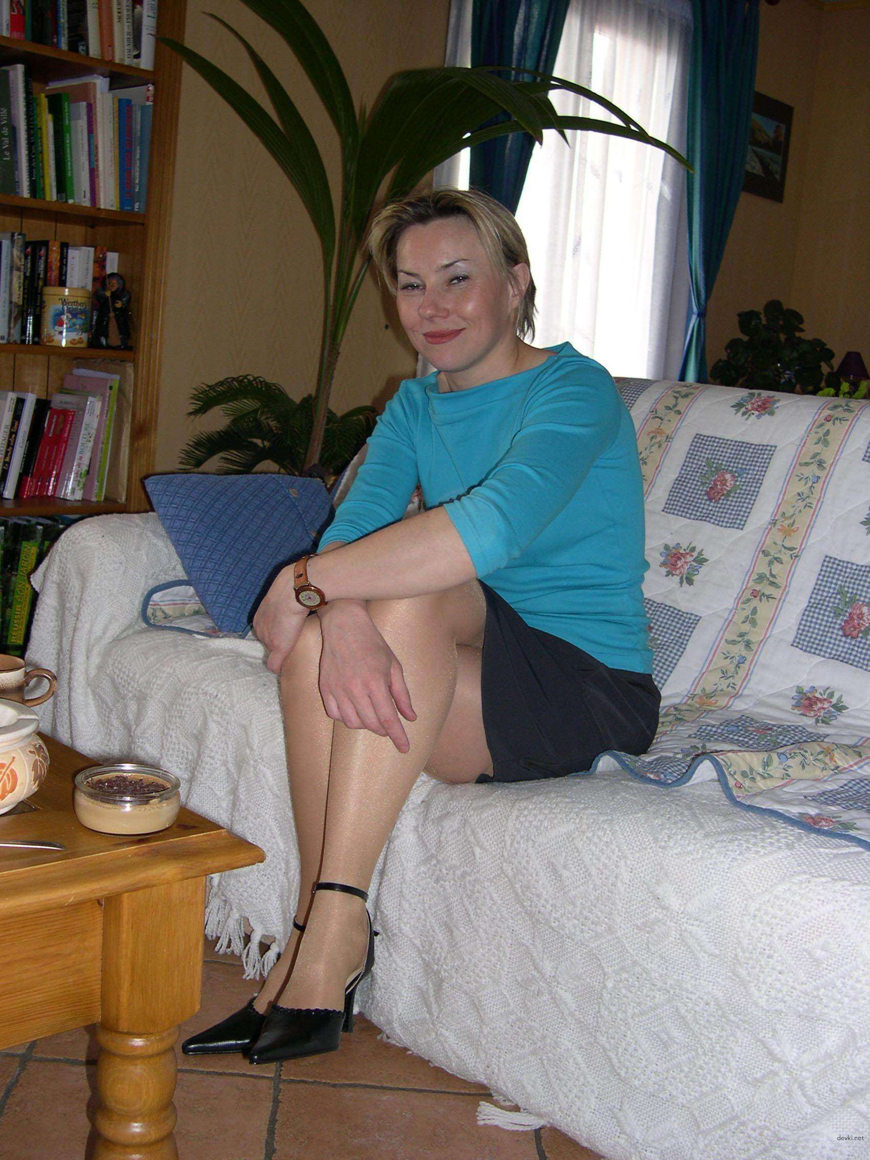 Mature MILF Sucks Cock: Explicit Amateur Blowjob Photo