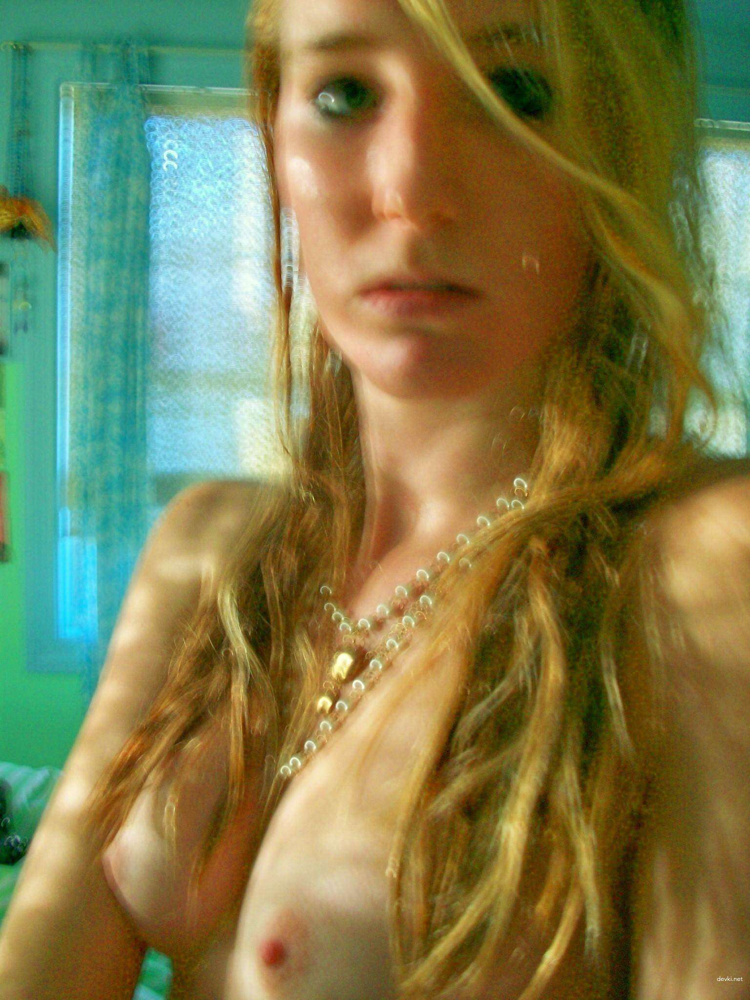 Amateur Blowjob Photos: Hot Russian Chick Loves Giving Head